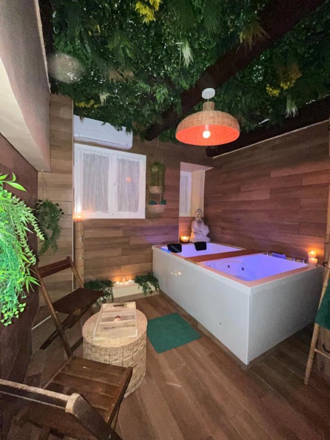 Апартаменты Le Balneo Jacuzzi Vieil Antibes Safranier Экстерьер фото